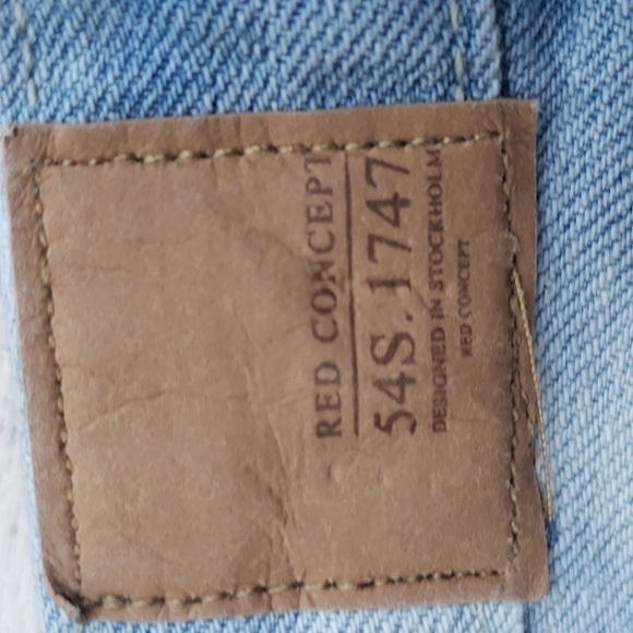 H&M DIVIDED Denim Shorts Cuffed Light Wash Distressed 10 - Picture 9 of 12